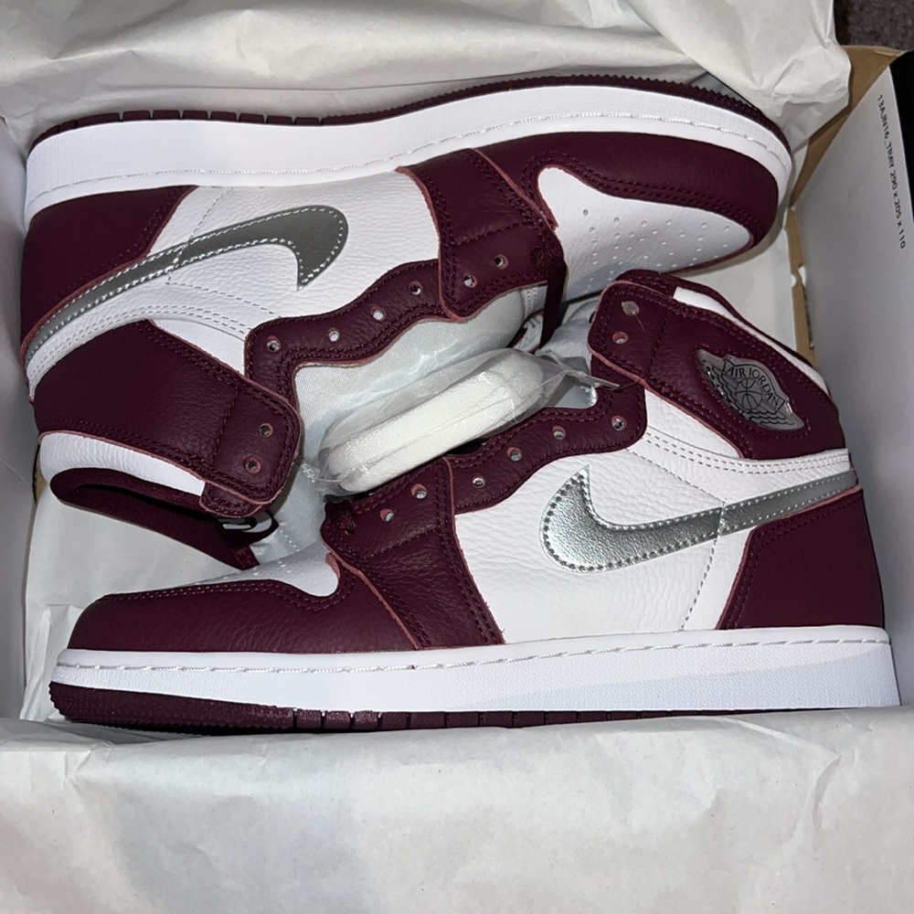 Air Jordan 1 Retro High OG Bordeaux